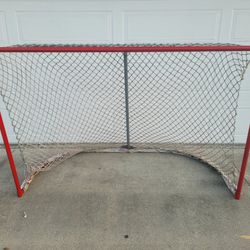 Hockey Net Regulation Size 6' x 4' with Metal post, Collapses for storage