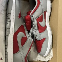 Nike dunk low Size 11