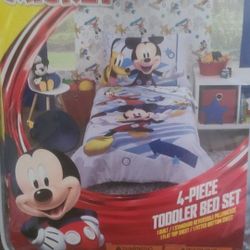 NEW DISNEY MICKEY MOUSE 4 PIECE TODDLER BED OR CRIB SET