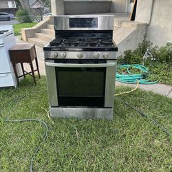 Stainless Steel GE Gas Range – 5 Burner – Works Great
