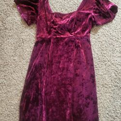 Jr XS To Be Spoiled maroon velvet short sleeve dress Lot 22
