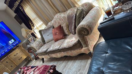 Victorian Style Floral Upholstered Accent Chair