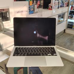 MacBook Air 2020 de 13 pulgadas, 128 GB y 8 GB de RAM: Oferta especial por pago en efectivo: $339.