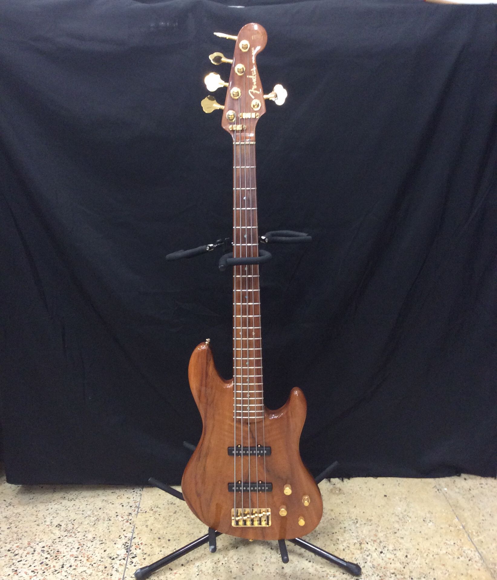 Fender Jazz Bass 5 String Bass Guitar w/ Brown Leather Case and Accssories