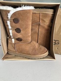 Ugg Boots Bailey Button kids size 3.5