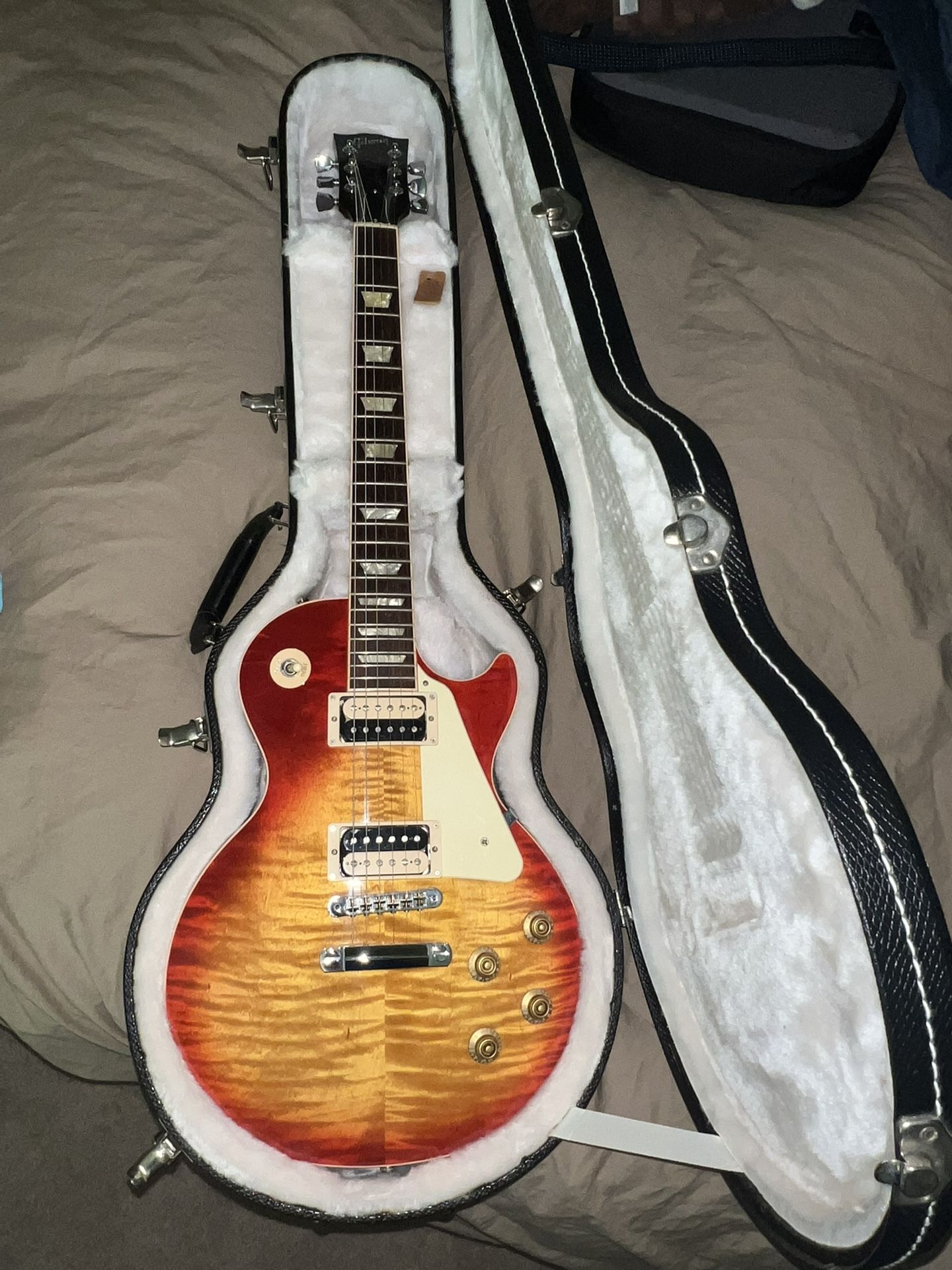GIBSON LES PAUL STANDARD TRADITIONAL PRO II WITH HERITAGE CHERRY SUNBURST