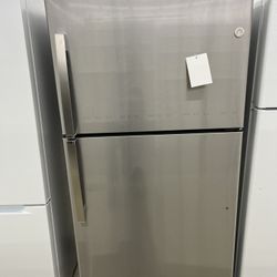 GE TOP FREEZER REFRIGERATOR 