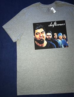 XL DEFTONES ROCK T-SHIRT. (make a offer)