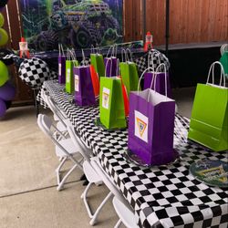 Kids Tables& Chairs