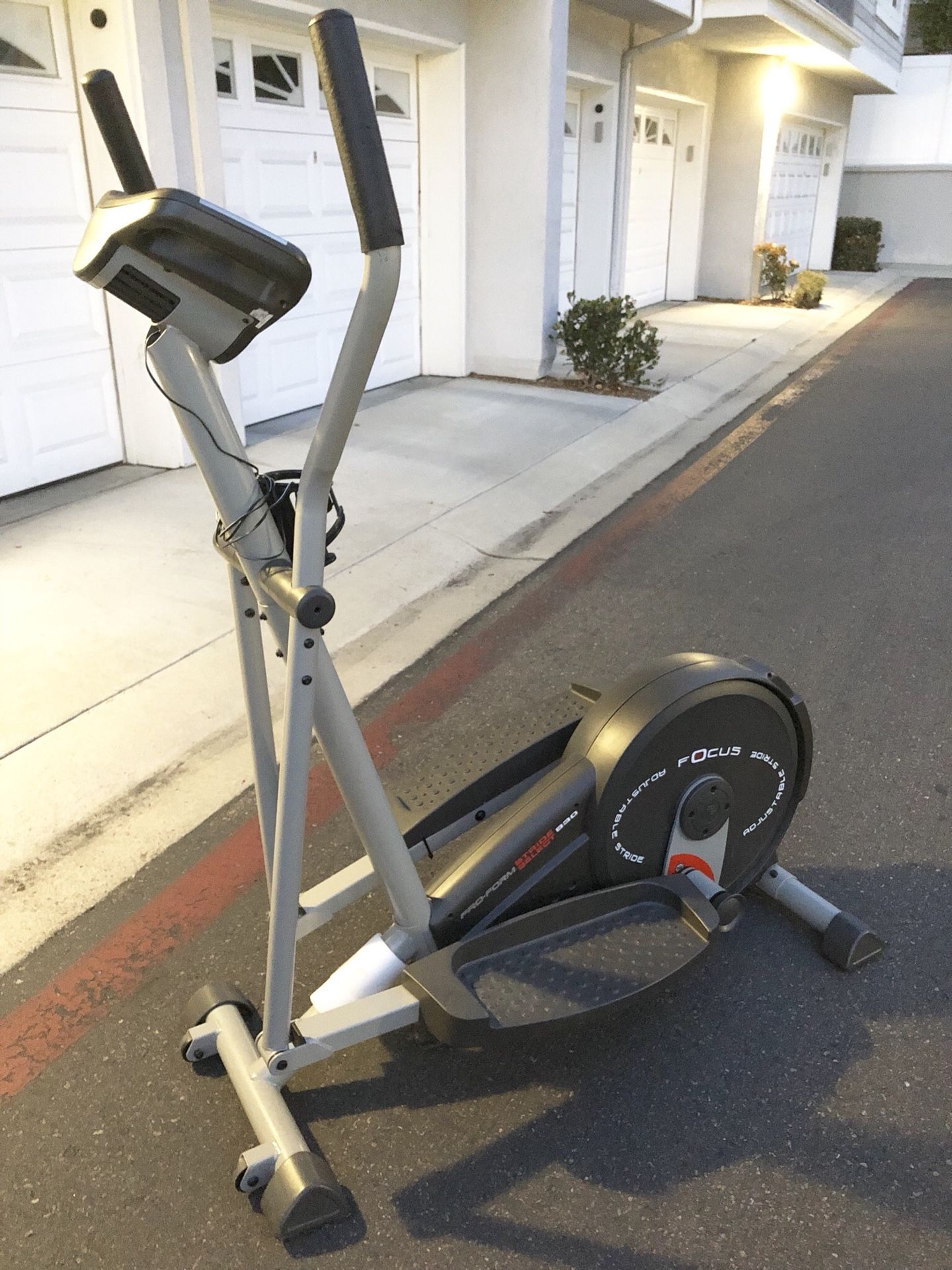 Like new Pro-form stride select 830 elliptical trainer