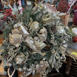28 inch front gate wreath