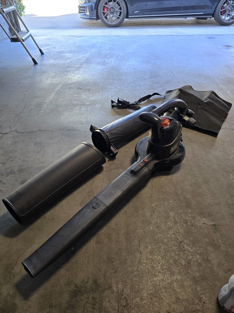 Leaf Blower / Vacuum / Mulcher - Black and Decker
