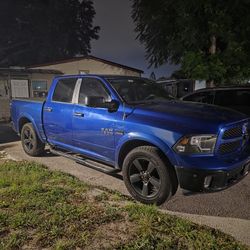 2016 Dodge Ram 1500 Crew Cab 5 1/5ft Outdoorsman
