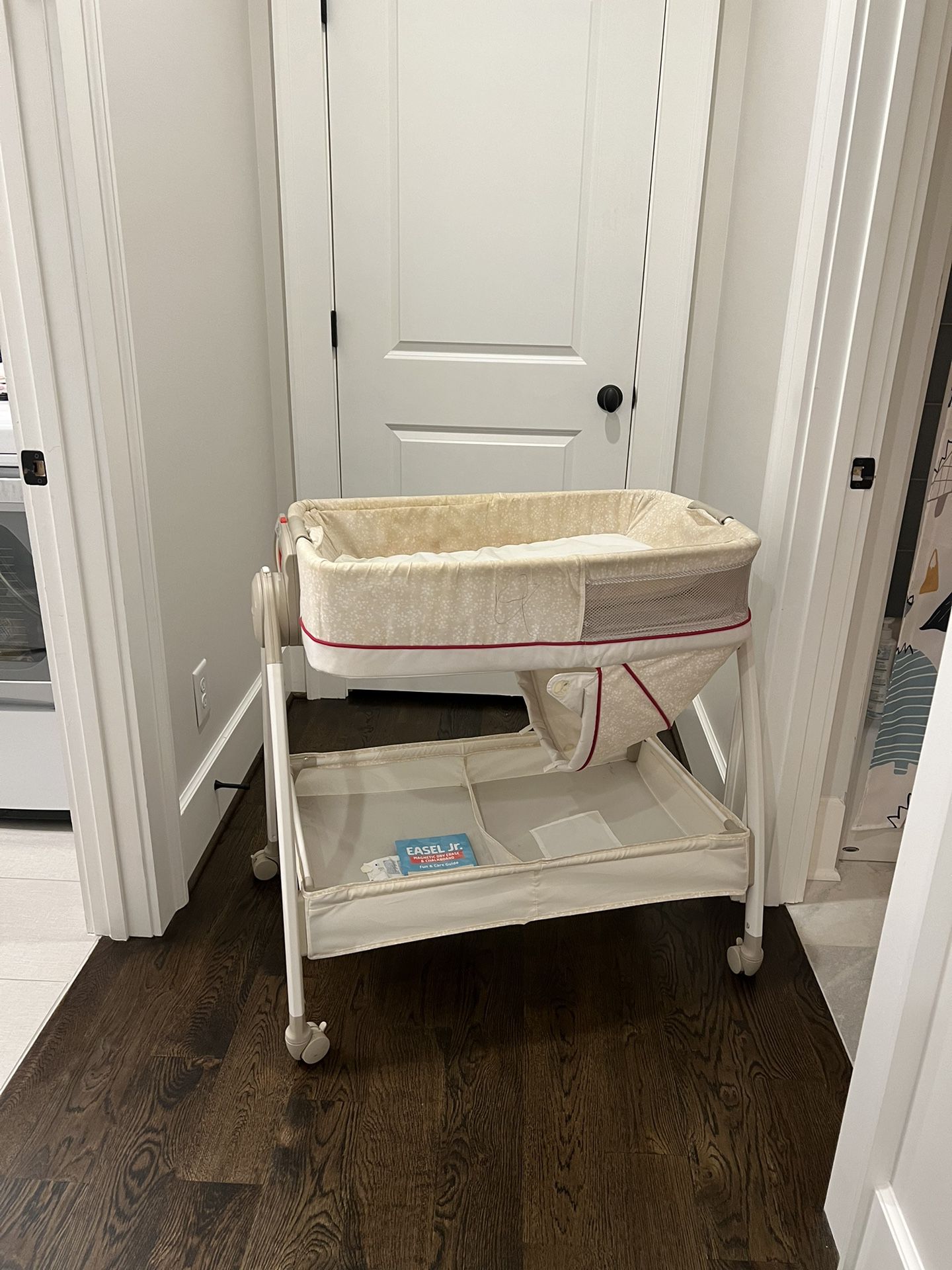 Graco Changing Table /Bassinet 