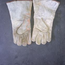 Welding Gloves 15$