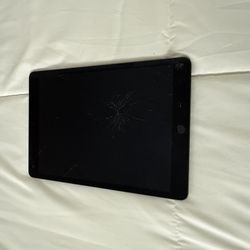 iPad (8th Gen, 2020) – 32GB – Cracked Screen