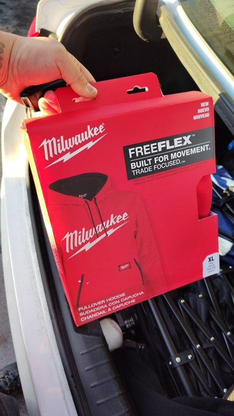 Milwaukee Special Buy Pullover