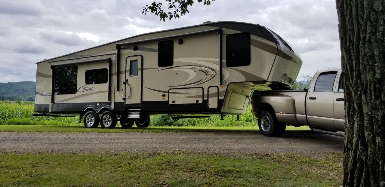 2018 Keystone Cougar 341 RKI 5th wheel camper