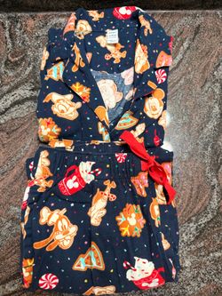 Old Navy x Disney Mickey Mouse & Friends Christmas pajama sets from the 2025 collection