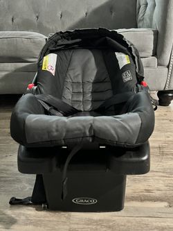Graco Snugride 30 Infant Car Seat with Adjustable Base Thumbnail