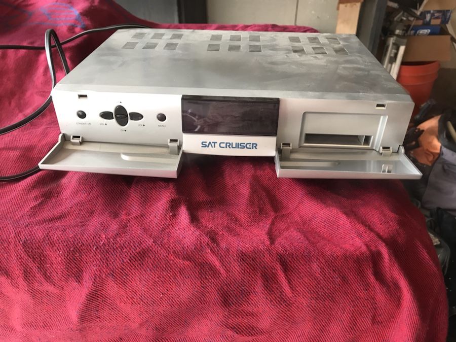 Sat cruiser satellite receiver