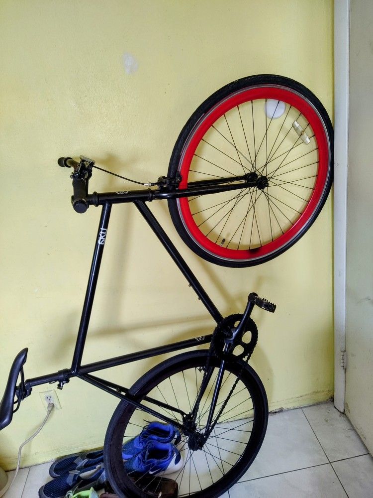 Rare GKU Bicycle. Deep Vee wheels
Flip flop sprocket on back wheel $234