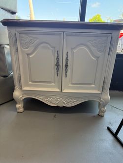 Lexington White Victorian Side Table