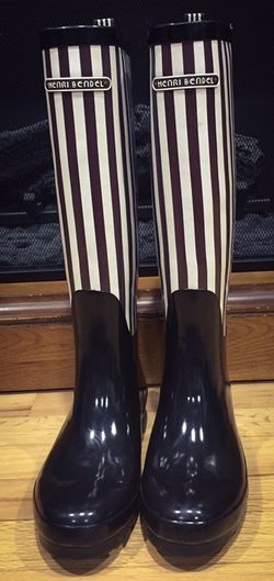 Henri Bendel Rain ☔️ boots! Size 8. Don't contact me if you don't want to buy it.