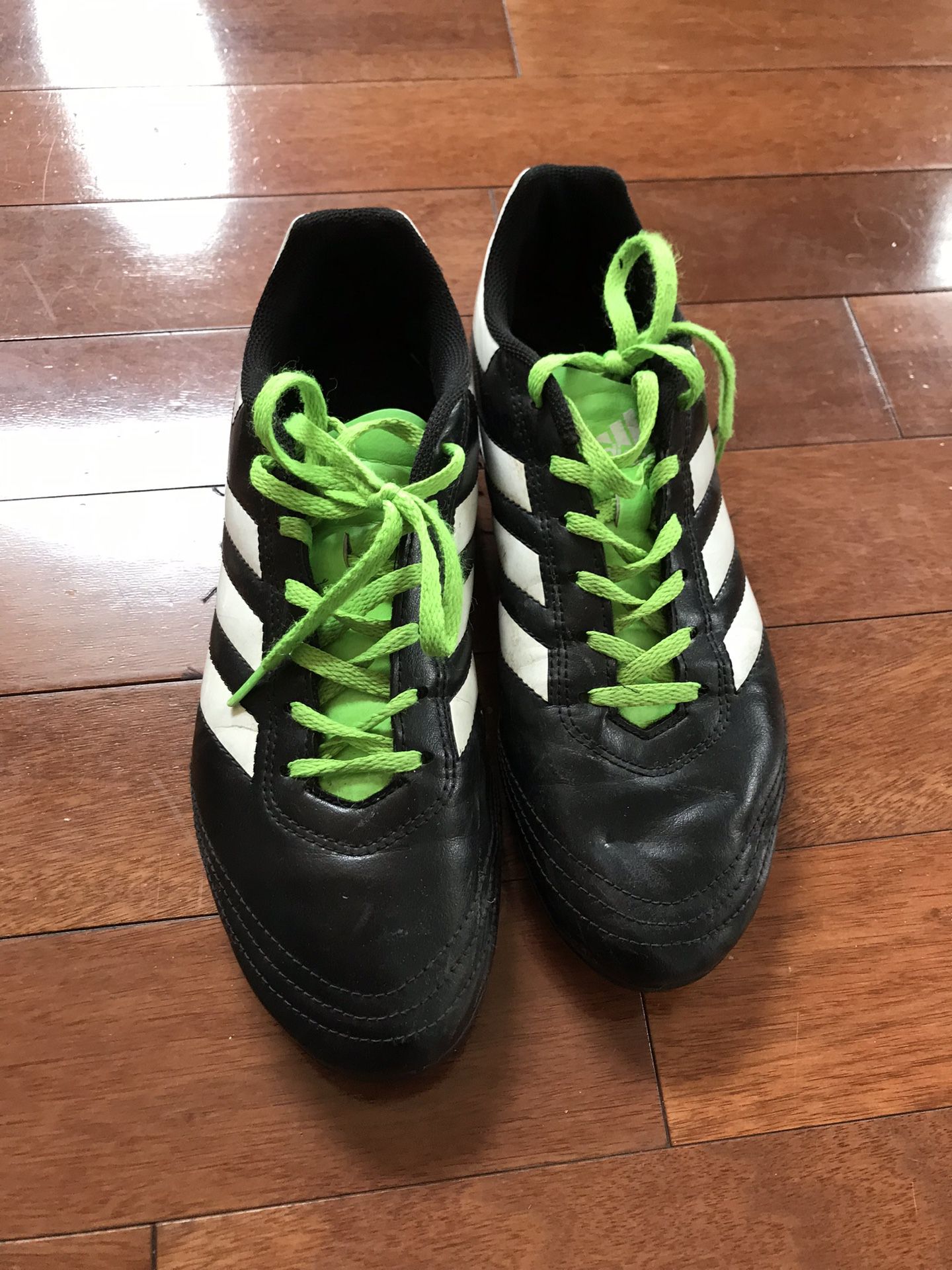 Soccer Cleats size 8