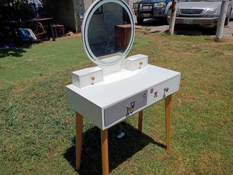 Vanity Stand