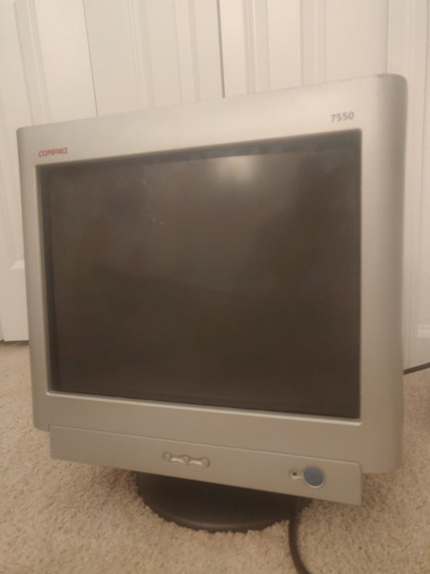 Compaq 7550 CRT computer monitor (Pending)