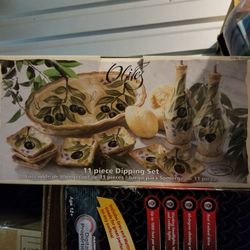 NIB Olives 11 PC Dipping Set