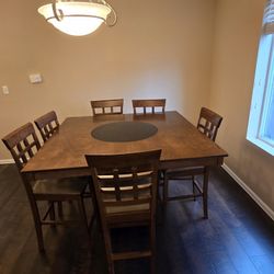 Dining Room Table & Chairs 