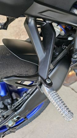Yamaha R9 passenger pegs