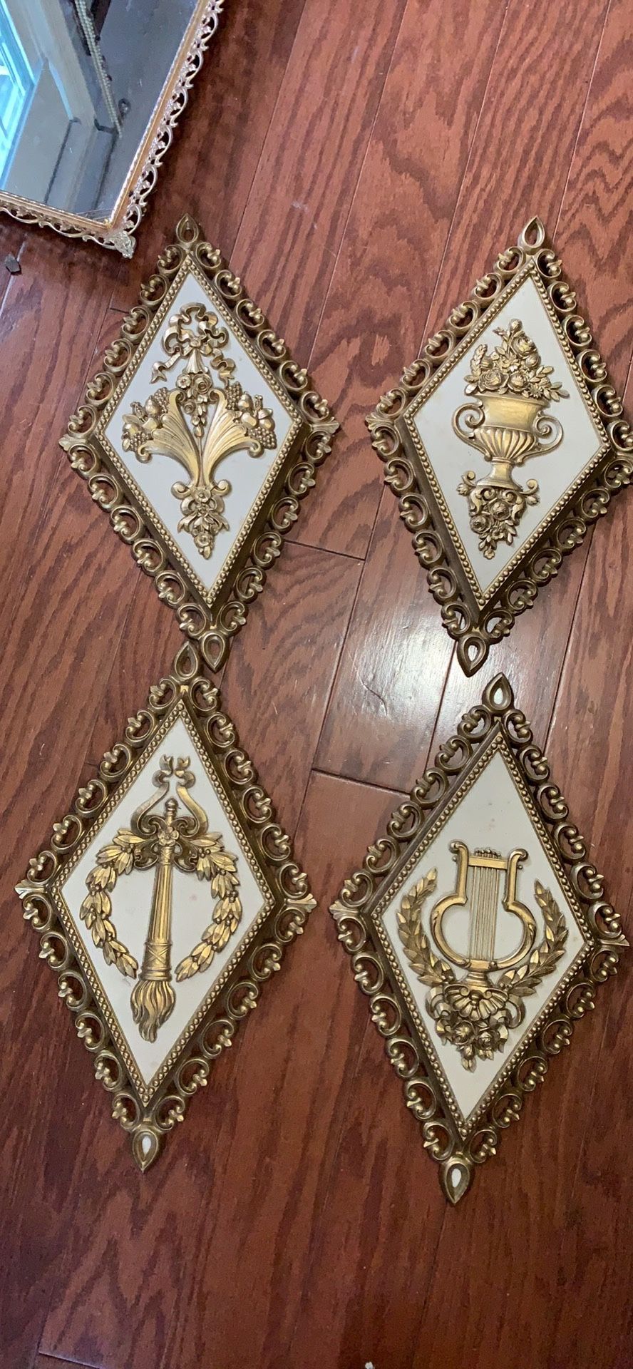 4 gold resin vintage wall hangings