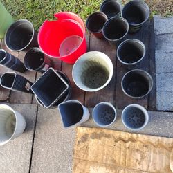 Selling Over 100 Plastic Pots For Plants.
