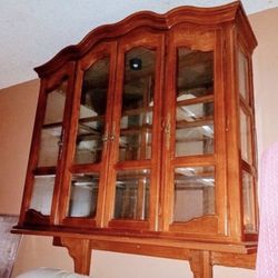 Curio Mounted Cabinet With Lights 