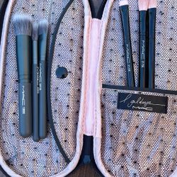 MAC• Cosmetics -6 Small Brushes With Bag