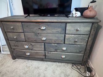 Full bedroom set from living spaces