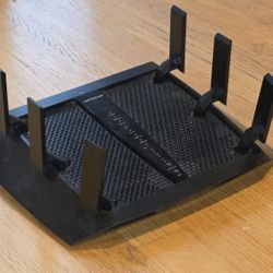 NETGEAR Nighthawk X6 Smart Wi-Fi Router (R8000) - AC3200 Tri-band Wireless Speed
