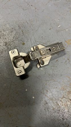 Cabinet door hinges