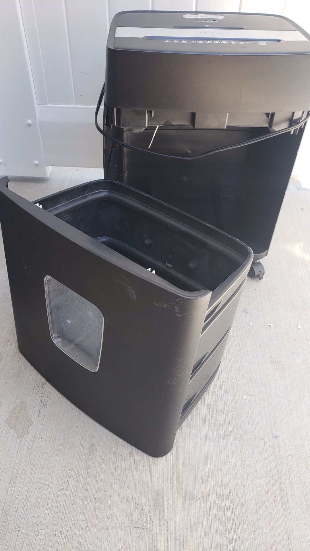 Insignia Paper Shredder