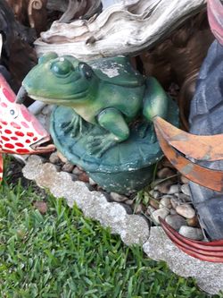 Concrete frog spitter for a fountain or a pond