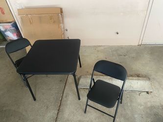 Garvee kids table & 2 chairs NEW
