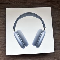 Like New Blue AirPod Maxes 