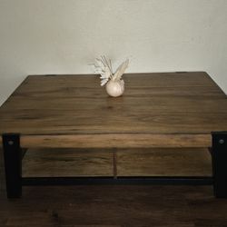 Beautiful Coffee Table  47"×25" and it's 18" tall
