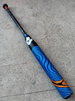 Demarini CF softball bat 32” 22oz composite in solid condition have more equipment available