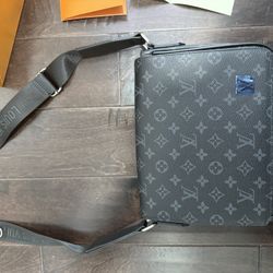 Men’s Louis Vuitton Cross Body Bag/ Black Flower