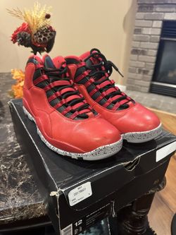 Jordan Retro 10 Bulls Over Broadway Sz 12