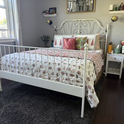 White Metal- Solid Bed Frame (Queen)
